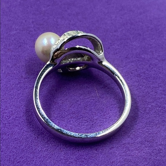 💛 Elegant Silver Pearl Leaf Ring - Picture 3 of 8